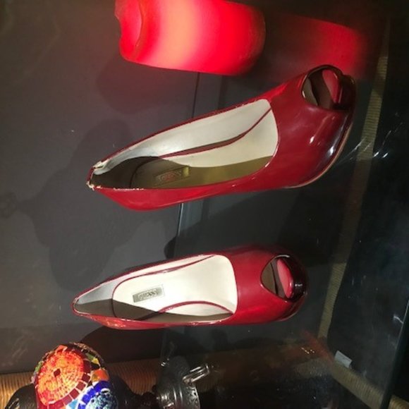 Guess Platform Heal - Picture 1 of 2